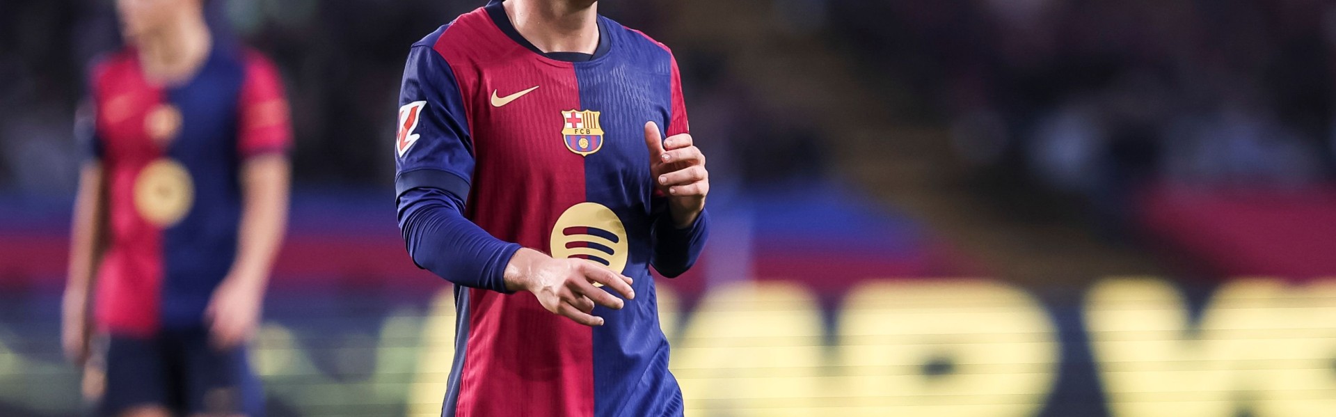 西汉姆联转向巴萨中场卡萨多，此前求购桑托斯未果